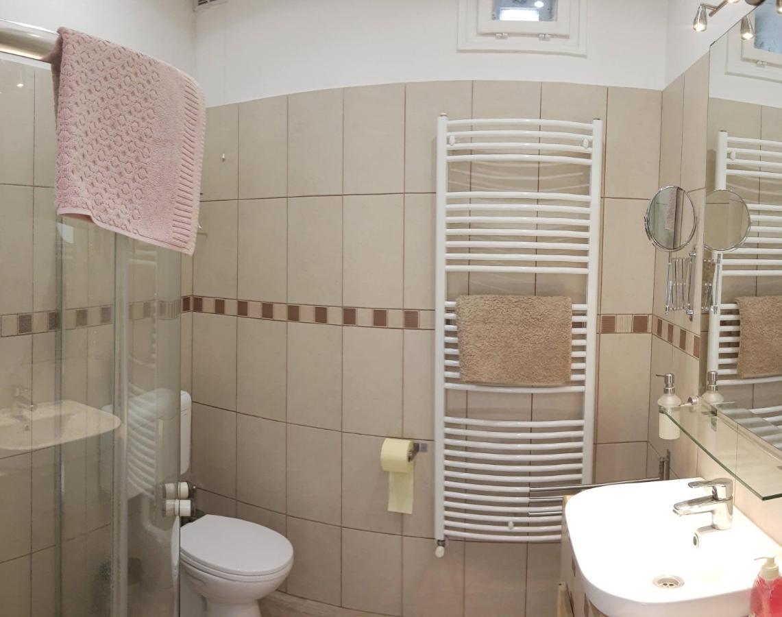 A Charming Little Flat Just Above Szechenyi Square Apartment เปตช์ ภายนอก รูปภาพ